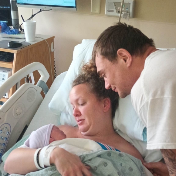 Posh Ambassador Christy - Picture 9 of 11